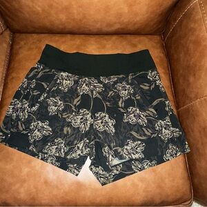UEC Athleta Women's Trekkie North Printed Shorts Sz 6